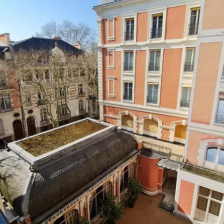Roomchic - Les Ambassadeurs Apartment Vichy