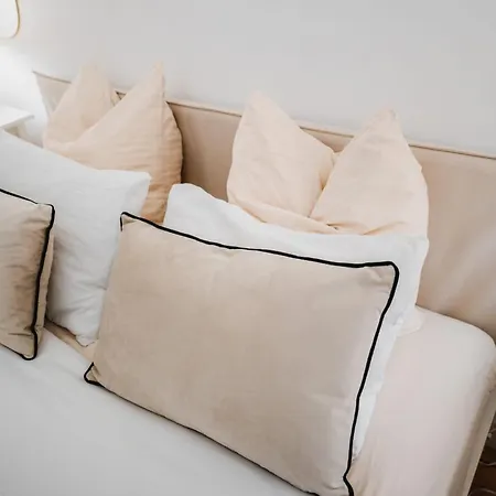 Roomchic - Les Ambassadeurs Apartment Vichy