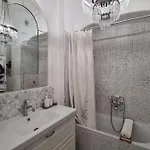 Roomchic - Les Ambassadeurs Apartment