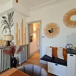 Roomchic - Les Ambassadeurs Apartment *
