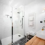 Roomchic - Les Ambassadeurs Apartment *