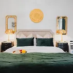 Roomchic - Les Ambassadeurs Apartment