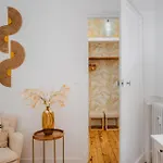 Roomchic - Les Ambassadeurs Apartment