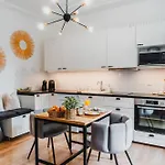 Roomchic - Les Ambassadeurs Apartment Vichy