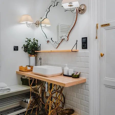 Roomchic - Les Ambassadeurs