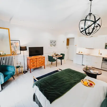 Roomchic - Les Ambassadeurs *