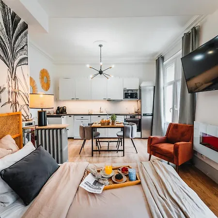 Roomchic - Les Ambassadeurs Apartmán *