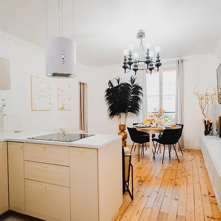 Roomchic - Les Ambassadeurs Apartmán *