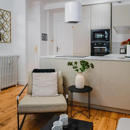 Roomchic - Les Ambassadeurs Apartmán *