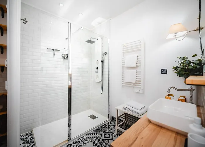 Roomchic - Les Ambassadeurs Apartament *