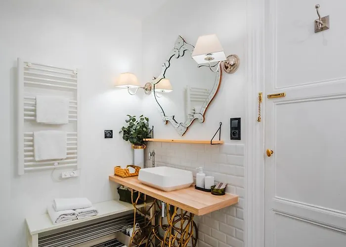 Roomchic - Les Ambassadeurs *