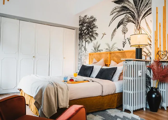 Roomchic - Les Ambassadeurs Apartament