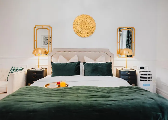 Roomchic - Les Ambassadeurs Apartament