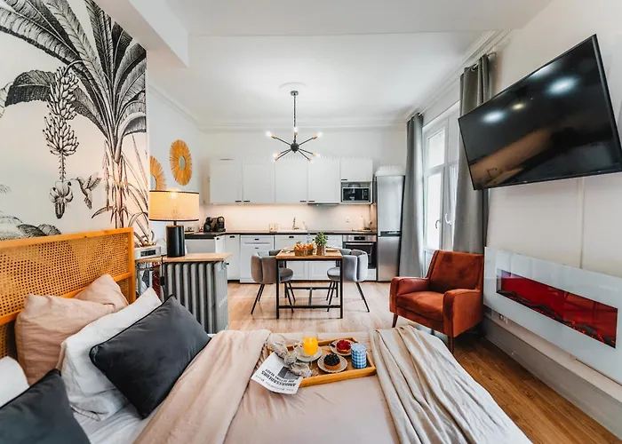 Roomchic - Les Ambassadeurs Apartament *