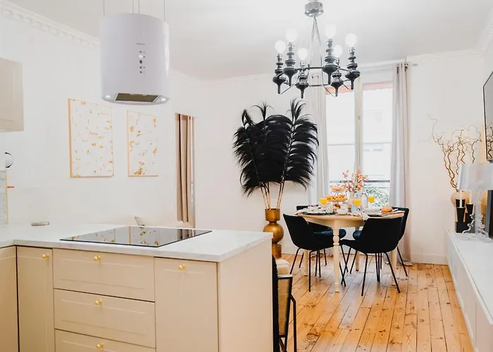 Roomchic - Les Ambassadeurs Apartament *